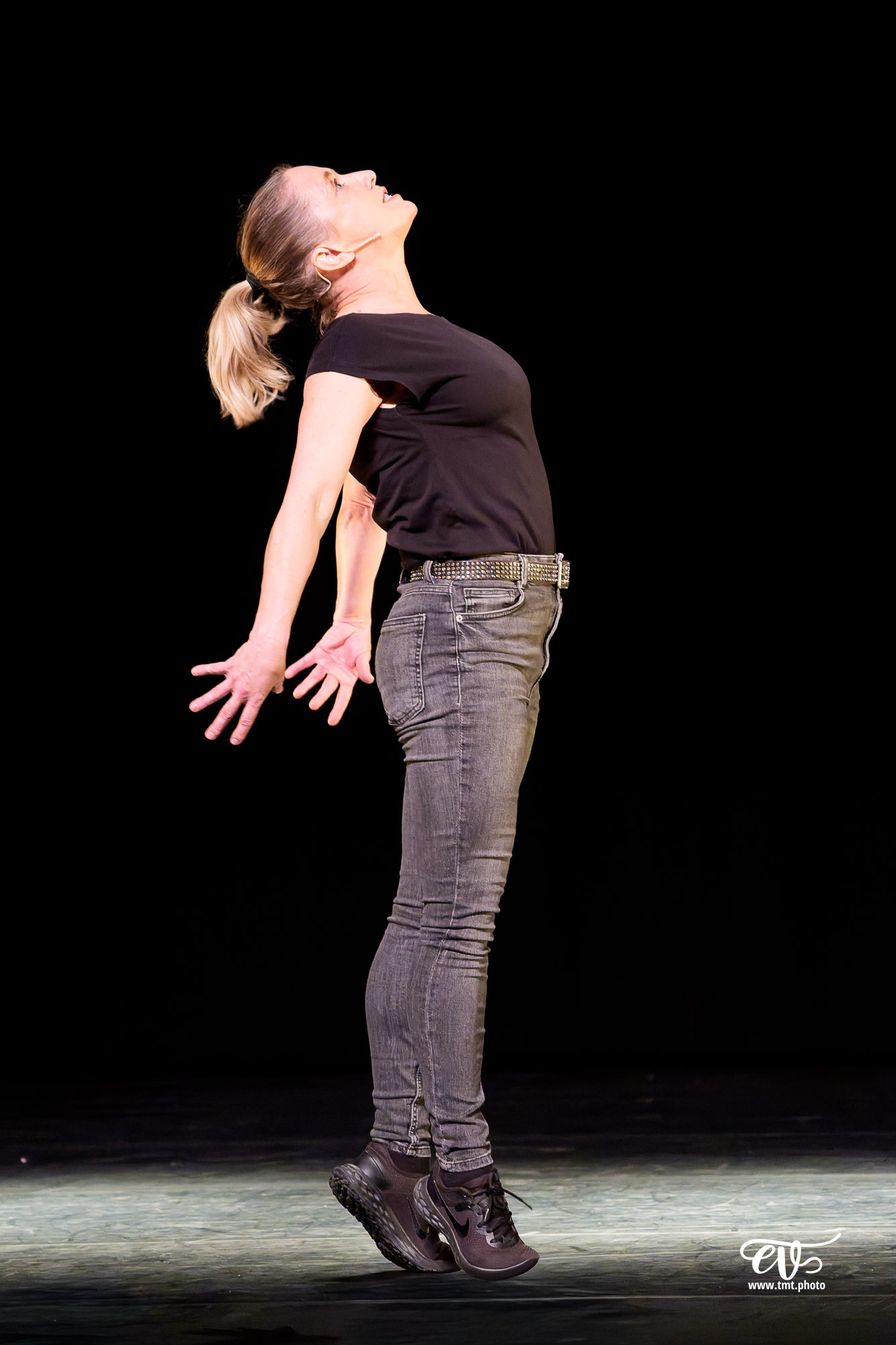 LES CHATOUILLES OU LA DANSE DE LA COLÈRE (ANDRÉA BESCOND)